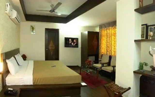 Roomshala 100 Hotel Anand - karol Bagh