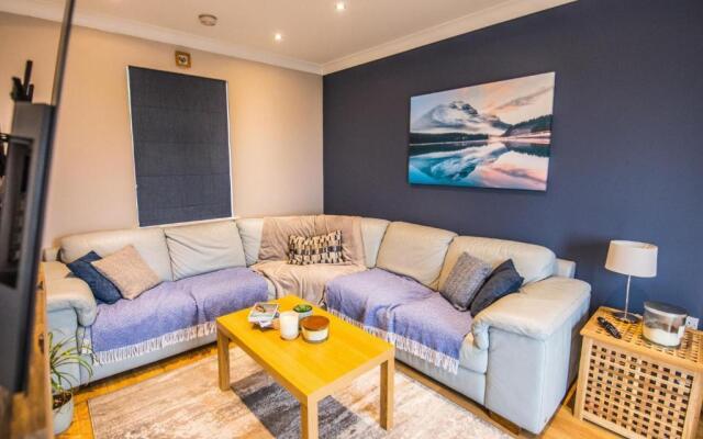 Stunning 2BD Family Retreat Swansea