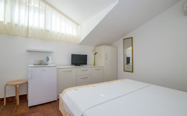 Apartments and Room Maestral