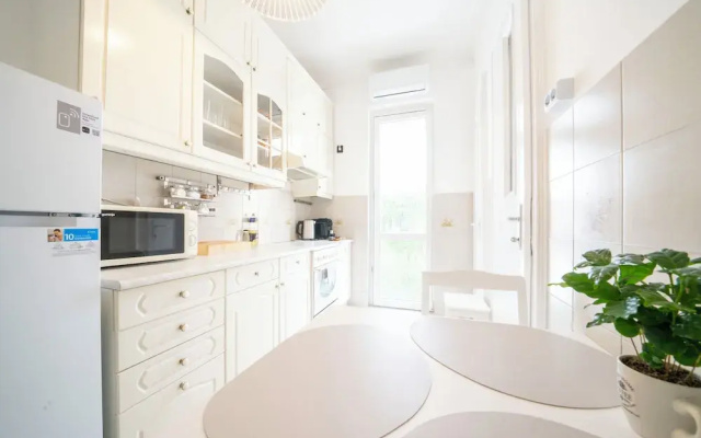 Pozsonyi Suite – 3Br Family Stay | Ac + Balcony