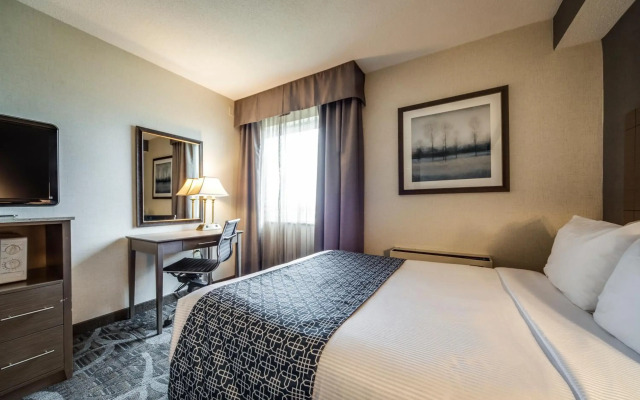 Monte Carlo Inn Airport Suites