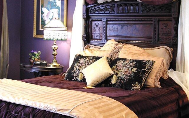 Hearthstone Elegant Lodge by the River