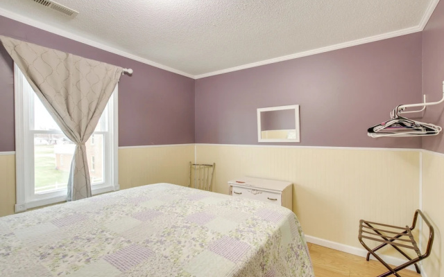 Walk to Nauvoo Temple: Remodeled Family Apartment
