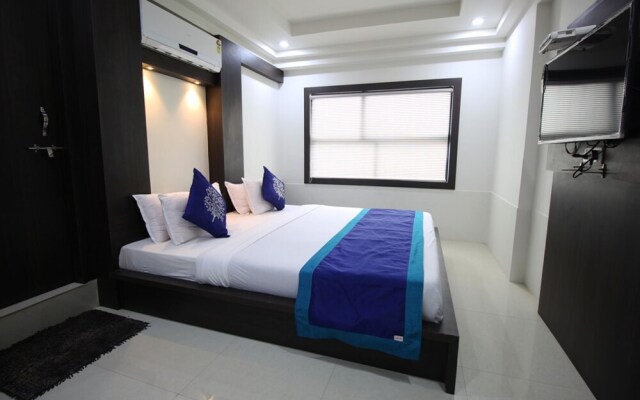 OYO 1360 Hotel Cross Road
