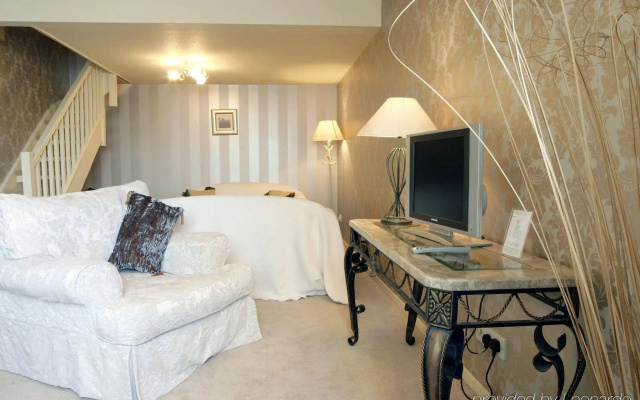 Holiday Inn A55 Chester West by IHG