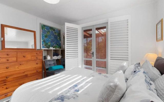 Bach on Wilson - Waihi Beach Holiday Home