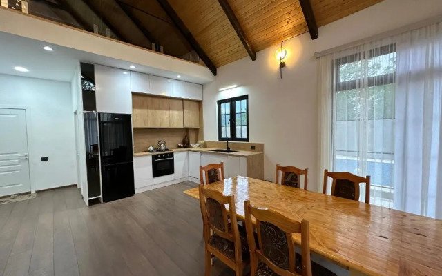 Qafqaz Suite Wood Stack