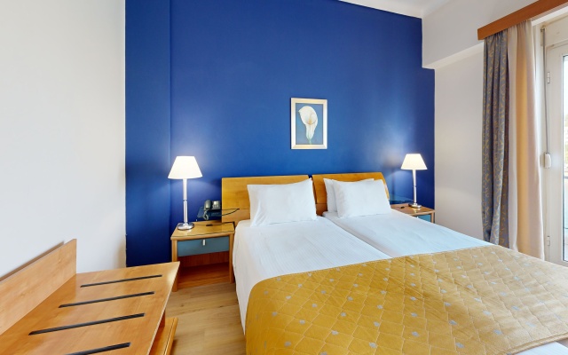 Lucy Hotel