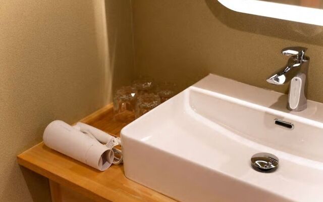 Tsuru Inn-Tsurumibashi