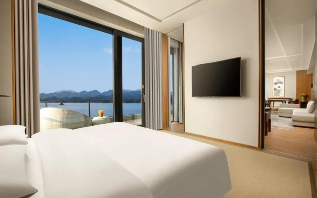 voco Thousand Island Lake by IHG