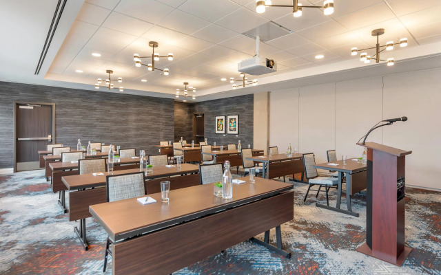 Cambria Hotel Denver Downtown RiNo