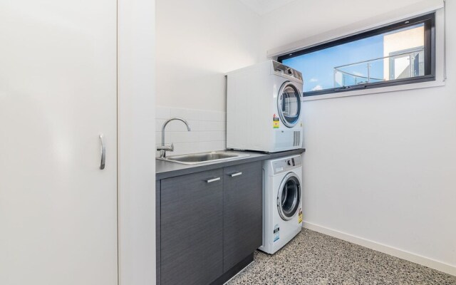 Winona ON Williams - PET Friendly - Free Wifi