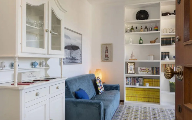 La Poetessa With Pool