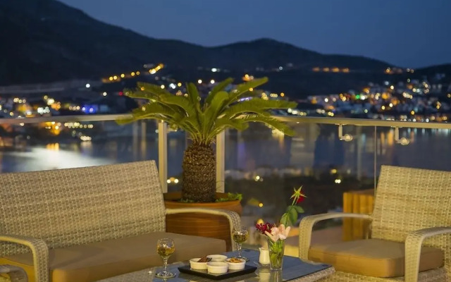 Villa Hecky by Akdenizvillam