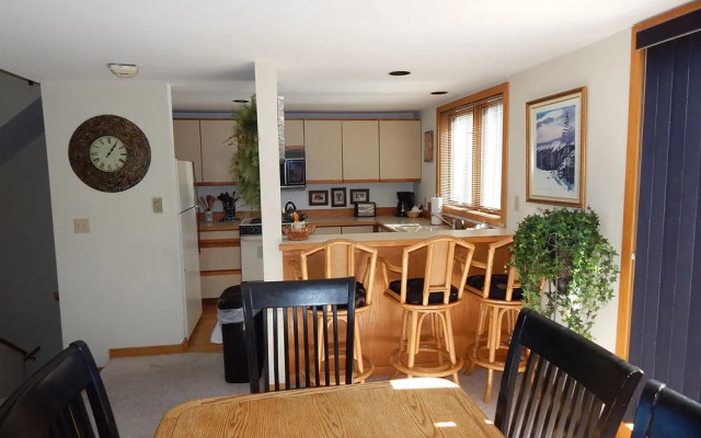 Crestview Condominium's