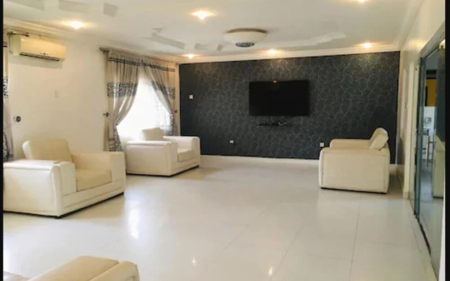 Mayors & Diplomat Apartment 1