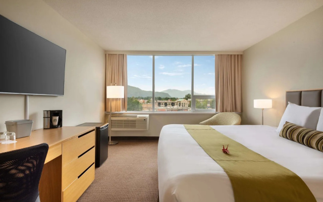 Coast Chilliwack Hotel by APA