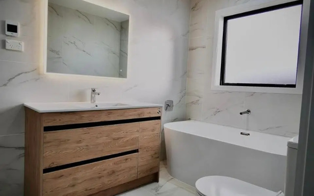Flat Bush Private Ensuite