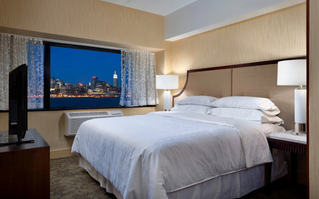 Sheraton Lincoln Harbor Hotel