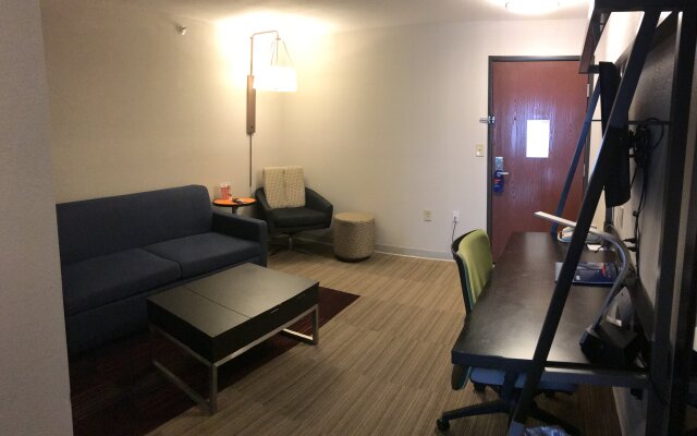 Holiday Inn Express & Suites Maryville by IHG