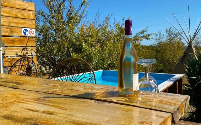 Tipi Lounge and breakfast