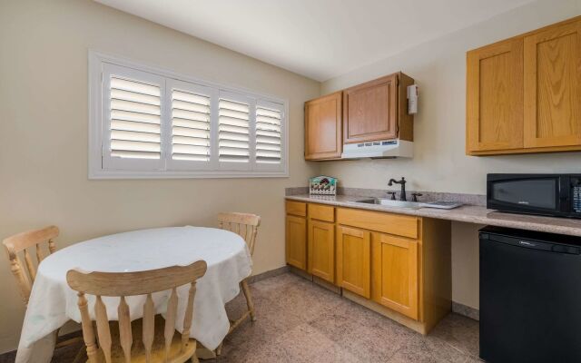 Clarion Collection Carmel Oaks Inn