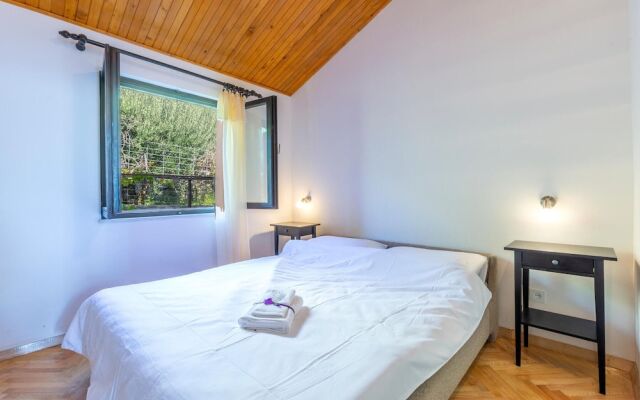 Awesome Home in Pisak With Wifi and 4 Bedrooms