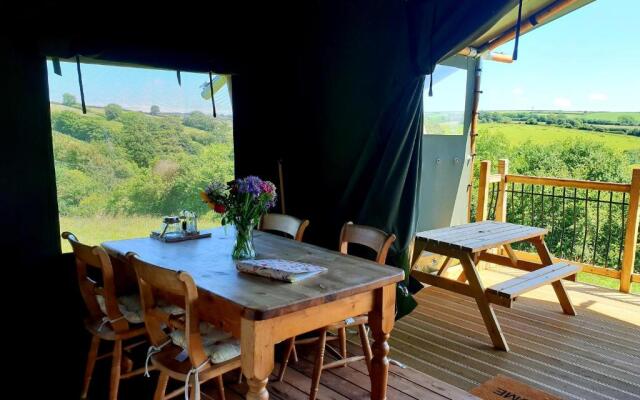 Brackenhill Glamping - Safari Tent with Hot Tub