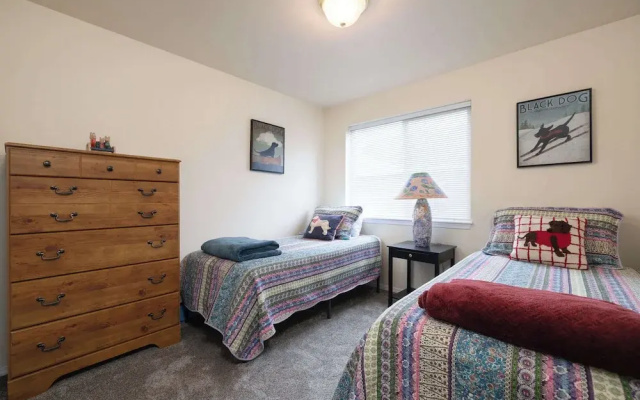 Rock Bluff Retreat - Home for 6!