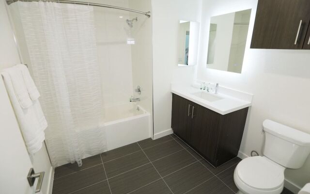 Hollywood Landmark Residences