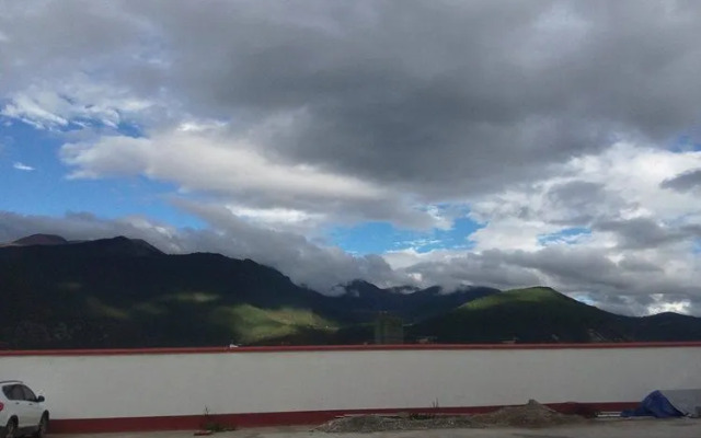 7 Days Inn (Linzhi Bayi Bridge)