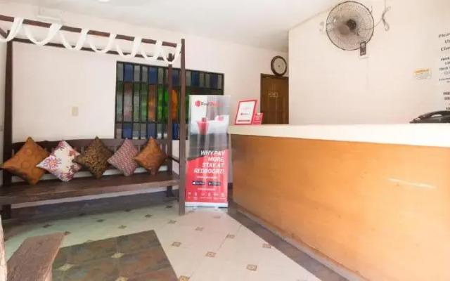 RedDoorz @ Teofila Lodge