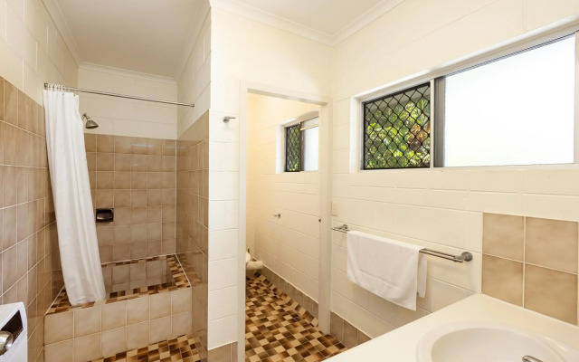 Clifton Sands Holiday Apartments