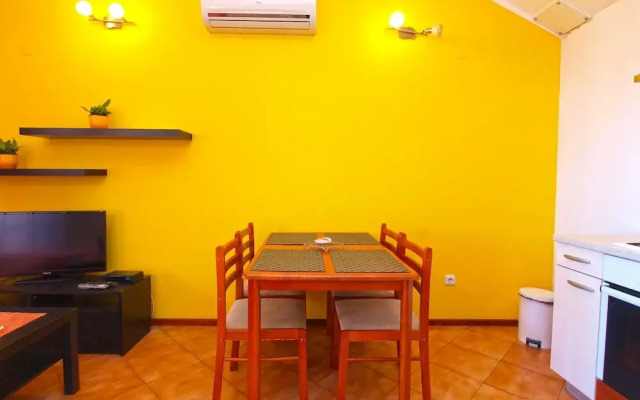 Apartment 990