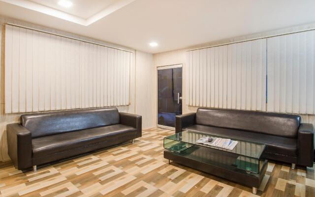 OYO 11400 The Down Town Suites