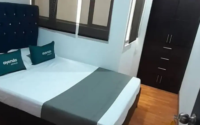 Room in Guest Room - Close to the Family Embassy 1