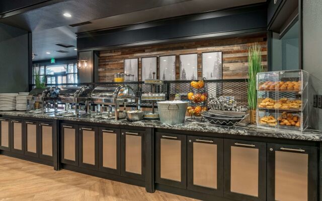 Best Western Plus Hilltop Inn