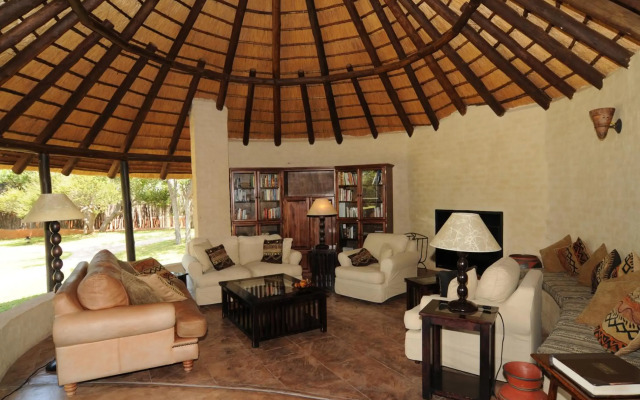 Mopane Bush Lodge