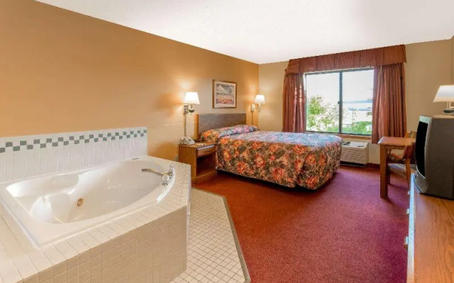 Super 8 Motel - Watertown