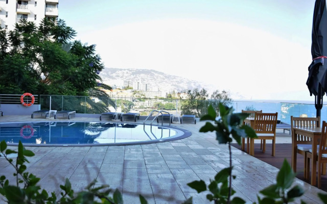 Madeira Regency Cliff
