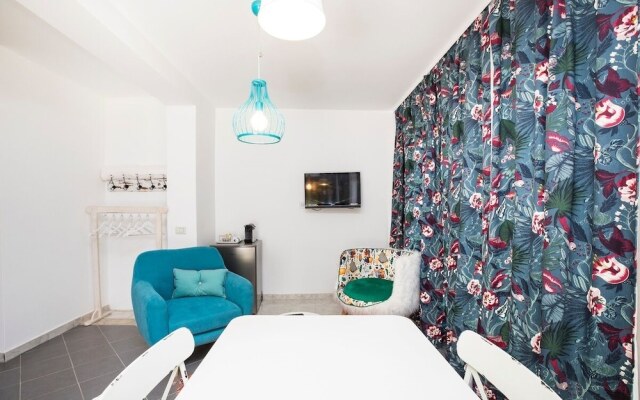 Room Alma 2