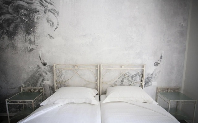 Villa Italia Luxury Suites and Apartments