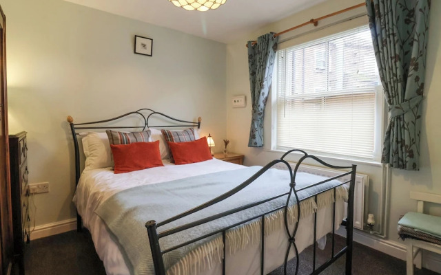 3 Westgate Mews