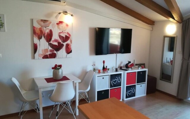 Sunset Apartment with a private yard at Medulin Riviera
