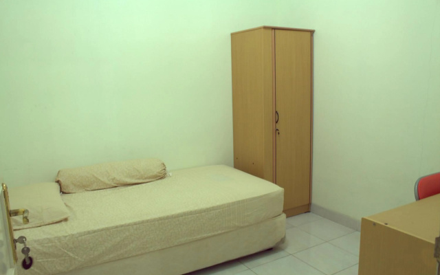 Homey House Serpong – Guest Rooms – South Tangerang