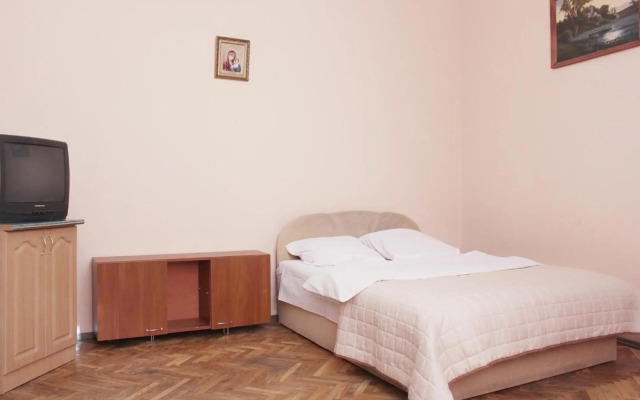 Апартаменти біля Форуму, Високий замок вул. Богдана Хмельницького 61