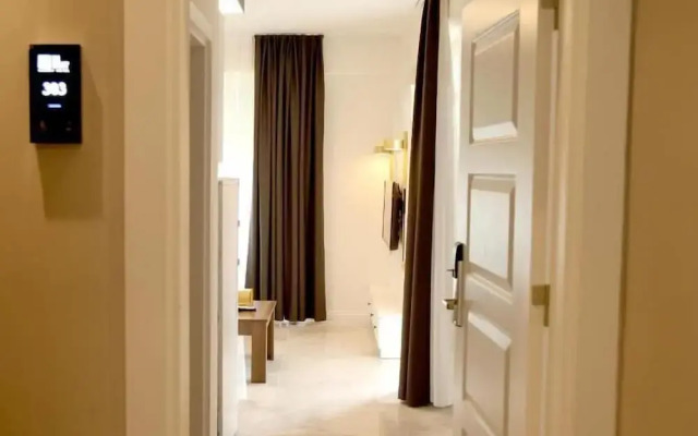 In Suit Luxury Hotel