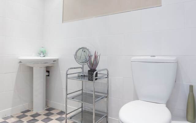 Eagleton Residence - Donnini Apartments