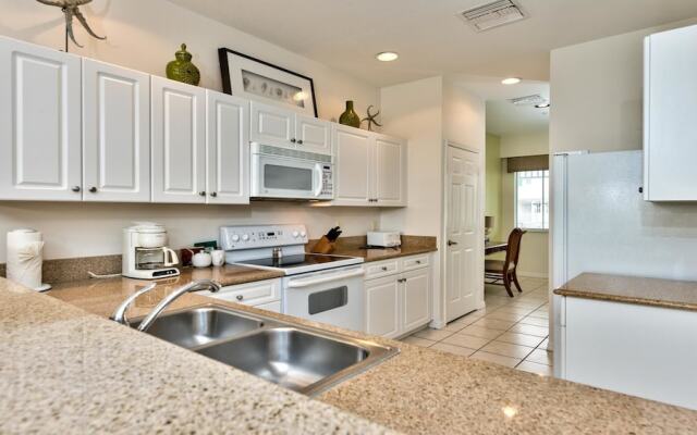 Genoa Vacation Rental: Stylish 2-BR Condo with Golf & Lake Views. Resort-Style Pool, Hot Tub, and Easy Access to Championship Golf. Minutes from Naples Beaches, 5th Avenue S, and Marco Island