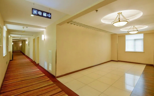 Jingcheng Business Hotel (Beijing Shilihe Metro Station)